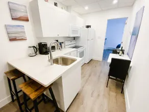 Convenience & Comfort: Downtown Suite - Image 4