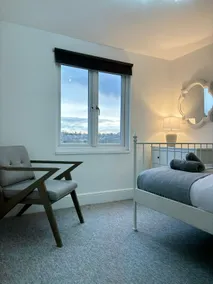 Penarth/Cardiff- spacious 2 bedroom flat - Image 2