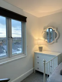 Penarth/Cardiff- spacious 2 bedroom flat - Image 3