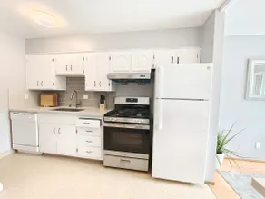 48 - Adorable & Plush 3B2B Upper Unit near BART - Image 3