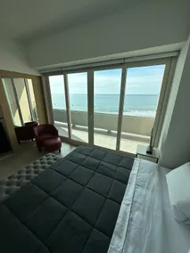 Beachfront Resort Condo 1000 SQF 2 KING BED 5th Fl - Image 2