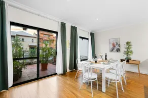 The Prestigious 2-story walk to Royal Waterfront - Image 5