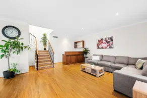 The Prestigious 2-story walk to Royal Waterfront - Image 3