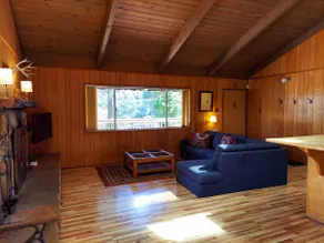 Private cabin w wraparound deck at Lake Gregory - Image 4