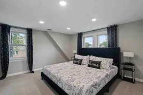 King bed, dog friendly, right by O'hare airport! - Image 4