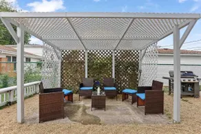 King bed, dog friendly, right by O'hare airport! - Image 5