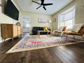 Cozy Little Acorn Cottage - Image 5