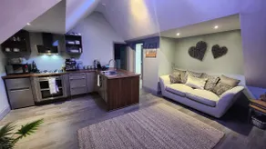 Luxury 1 Bed Coach House - Image 2