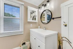 Executive One-Bedroom Upper Unit - Image 5