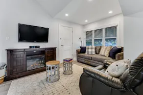 Executive One-Bedroom Upper Unit - Image 4