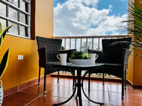 BlueBreeze - Cozy Apartment Near Airport - Image 3