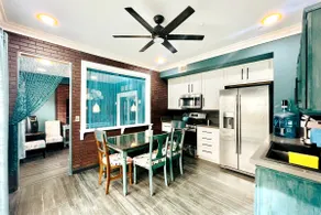 Guest house with full kitchen and bath - Image 2
