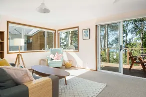 Peaceful coastal retreat with ocean & bush views - Image 4