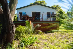 Peaceful coastal retreat with ocean & bush views - Image 5