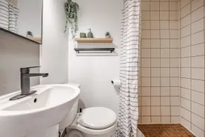 KING Sun-kissed Suite on St- Denis - Image 4
