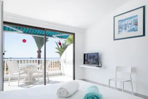 2. Studio with swimming pool and ocean view - Image 2