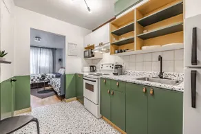 Chic Plateau Studio w/ Balcony - Image 4