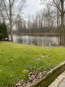 Vacation home on the lake. - Image 4