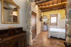 Giulia - Romantic bedroom in Monteriggioni - Image 4