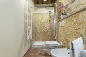 Giulia - Romantic bedroom in Monteriggioni - Image 5