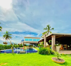 Luxury Waterfront House (Right on the sand) - Image 2