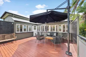 Poppy's Place! 4Bed/1Bath/2Car/Views/House ~Bardon - Image 5