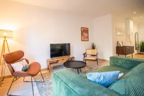 12CRC1038 - Refurbished Big Cozy Apartment - Image 2
