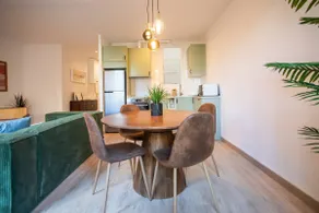 12CRC1038 - Refurbished Big Cozy Apartment - Image 3