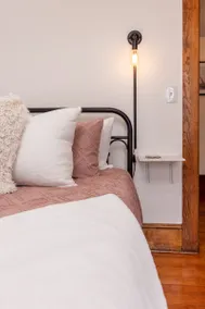 *New Modern Boutique Farmhouse|King Bed| Walkable - Image 4