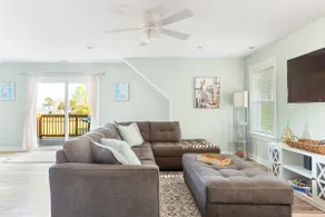 Charming coastal home w/ outdoor area and river views - Image 3