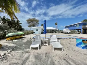Viamarhe House-Private beach, Kayak, yard games - Image 2