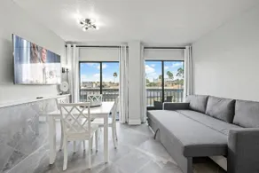 Just Renovated 2/2 Resort Home - Image 4