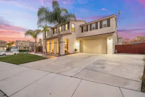 Large Luxury Private Oasis Home - Image 3