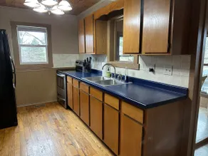 Private cabin, close to town - Image 5