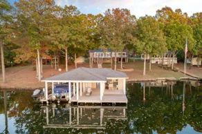 Firepit, Dock, Pool table, Dock Bar, Kayaks - Image 2