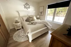 Cozy dog friendly cabin w/ hot tub & fire pit - Image 5