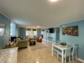 Bra’ Todds’ Beach Bungalow w Beach access - Image 3