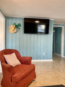 Bra’ Todds’ Beach Bungalow w Beach access - Image 5