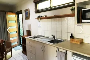 Dog Friendly Beachfront Apartment & Courtyard/Pool - Image 2