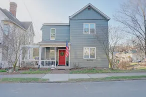 Updated and Stylish Victorian near W&J - Image 2