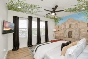 Howdy Texas! *Newly Built* Midtown - Image 4