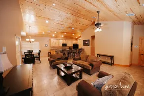 Luxury Cabin nestled in Gruene - Image 2
