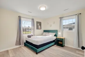 Chic home w king bed in Raleigh -starts at $3.5k/m - Image 3