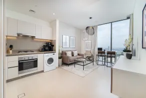 Intimate Apartment with Scenic View of Dubai Creek - Image 2
