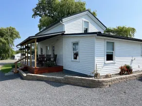 Farmhouse in Watkins Glen - Image 2
