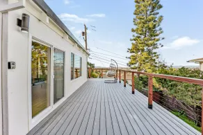246C - Large Studio w/ Kitchenette, Laundry & Deck - Image 3