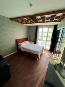 Deluxe Suite with Jacuzzi - Image 4