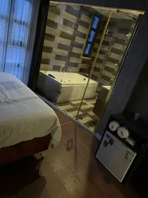Deluxe Suite with Jacuzzi - Image 2