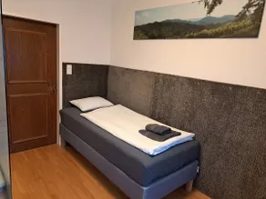 Small and fine single room - Image 4
