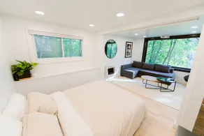 Modern Studio with Views - Image 2
